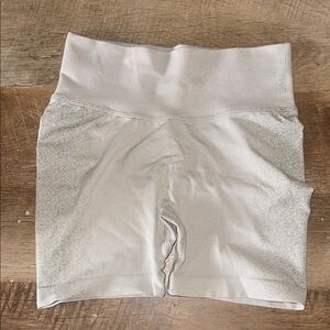 DFYNE Ignite Collection; beige. Great glute contour! Makes the booty pop 🍑